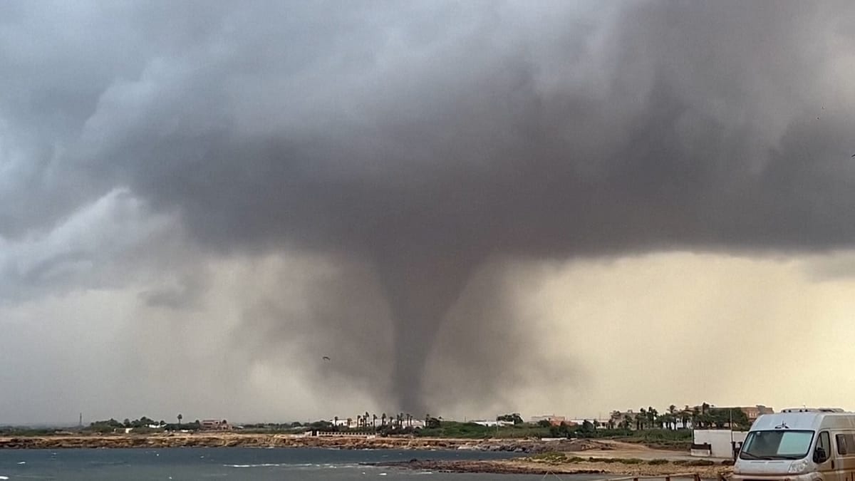 Trombas marinas golpean una escuela en Sicilia