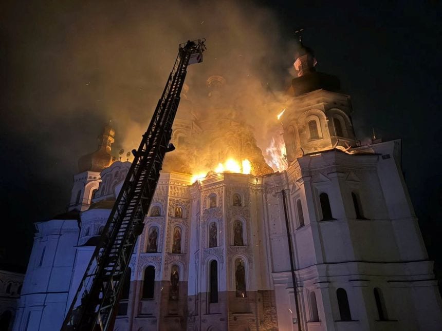 Rusia acaba de bombardear una iglesia de 1000 años