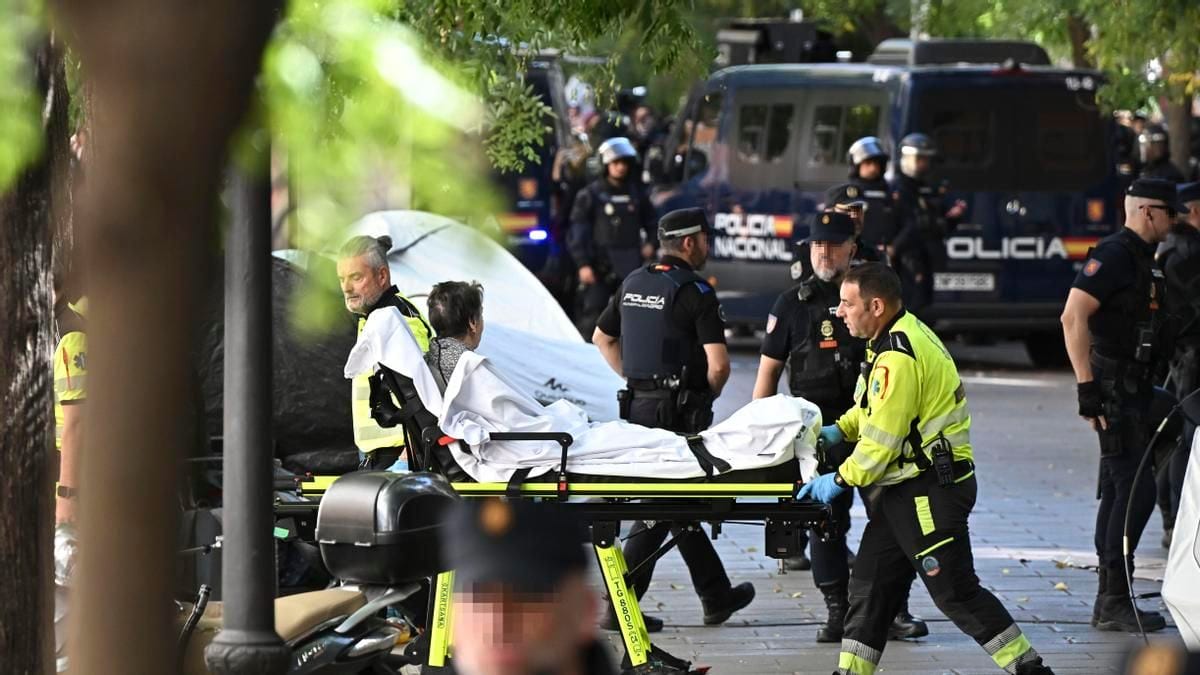 Bereitschaftspolizei. Für eine 87-jährige Frau.