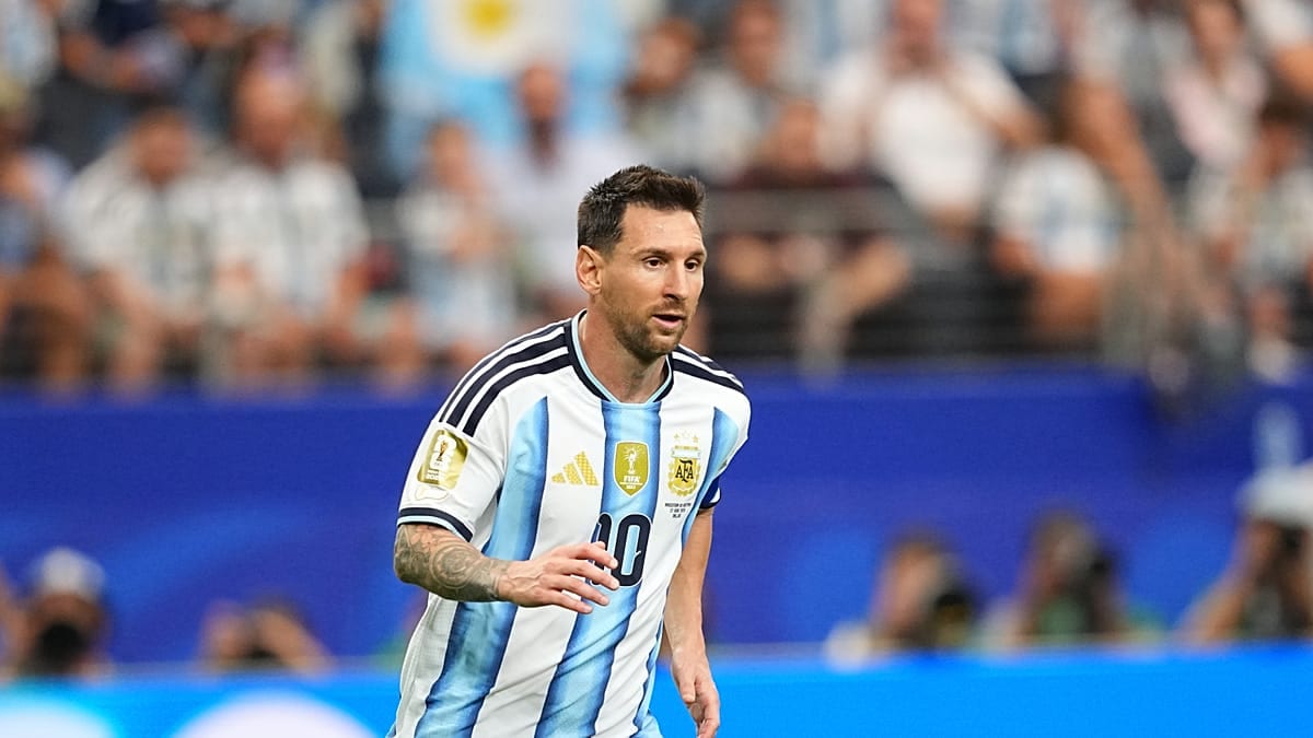 Messi sta solo barando nel calcio