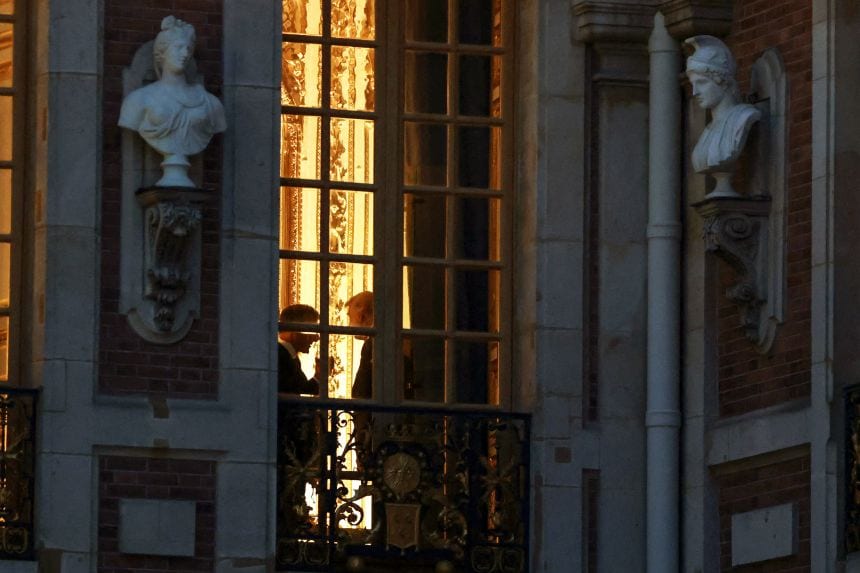 Trump uzavřel dohodu o Íránu ve Versailles