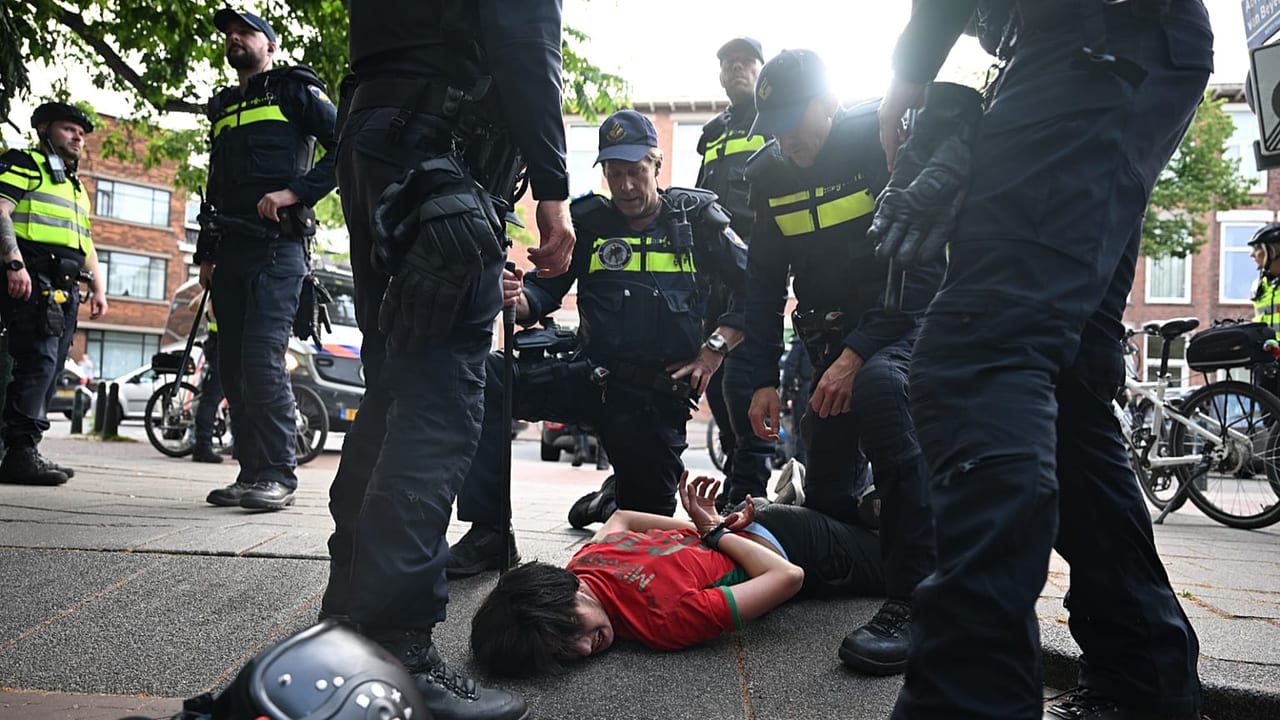 Reakce nizozemské policie byla tvrdá